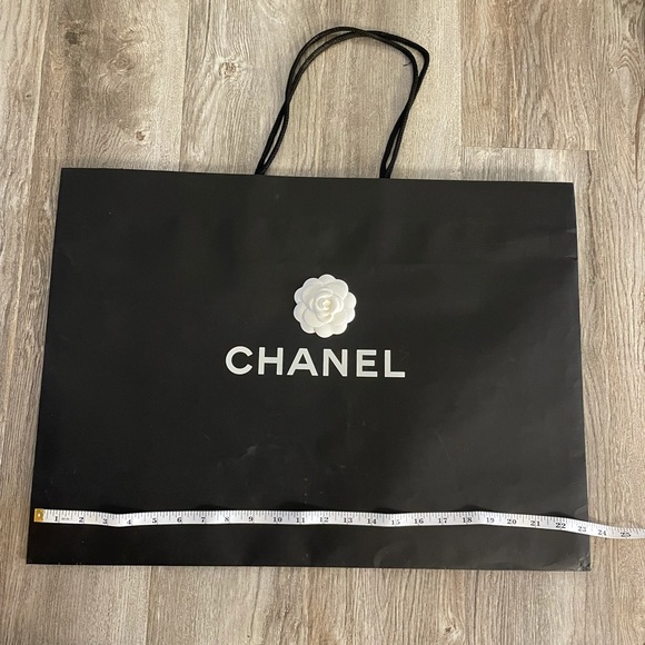 Chanel paper bag with ribbon and wrapping paper Chanel. - Picture 2 of 4